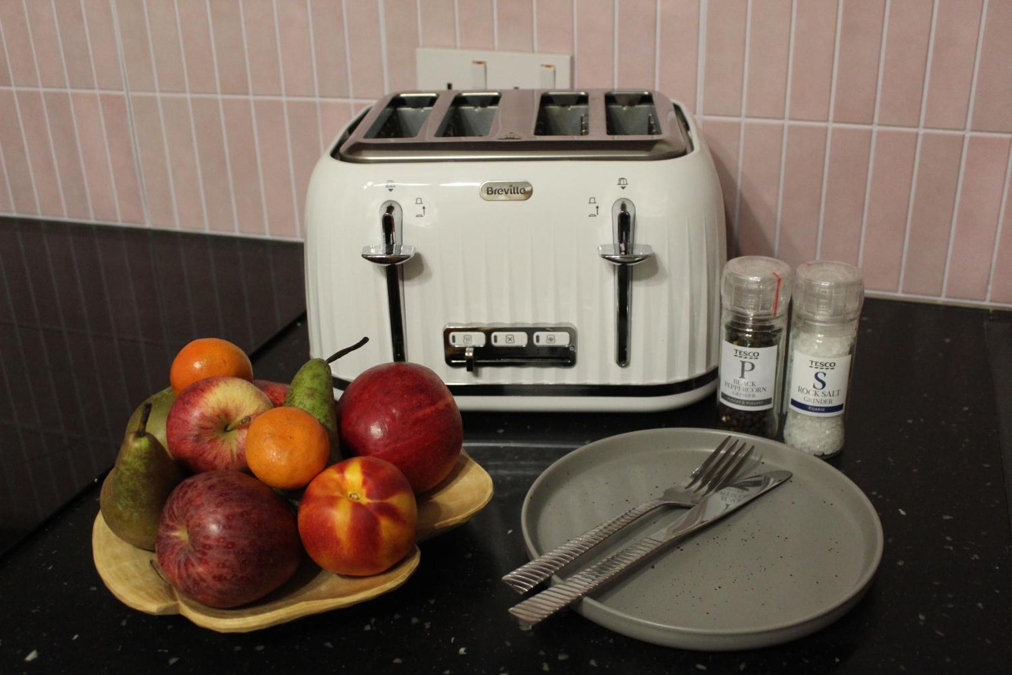 Peacehaven Retreat - 4 Minutes From The Beach! Pet Friendly! 웨이머스만 외부 사진