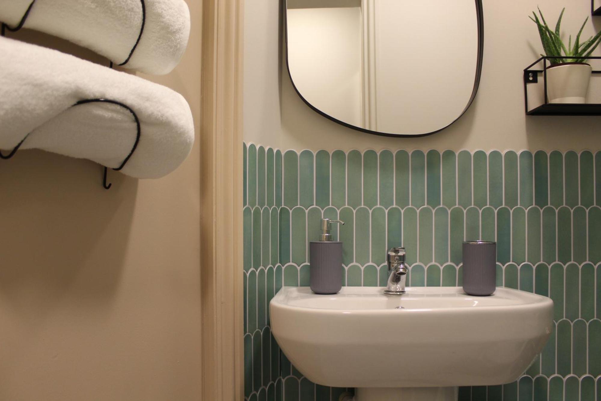 Peacehaven Retreat - 4 Minutes From The Beach! Pet Friendly! 웨이머스만 외부 사진