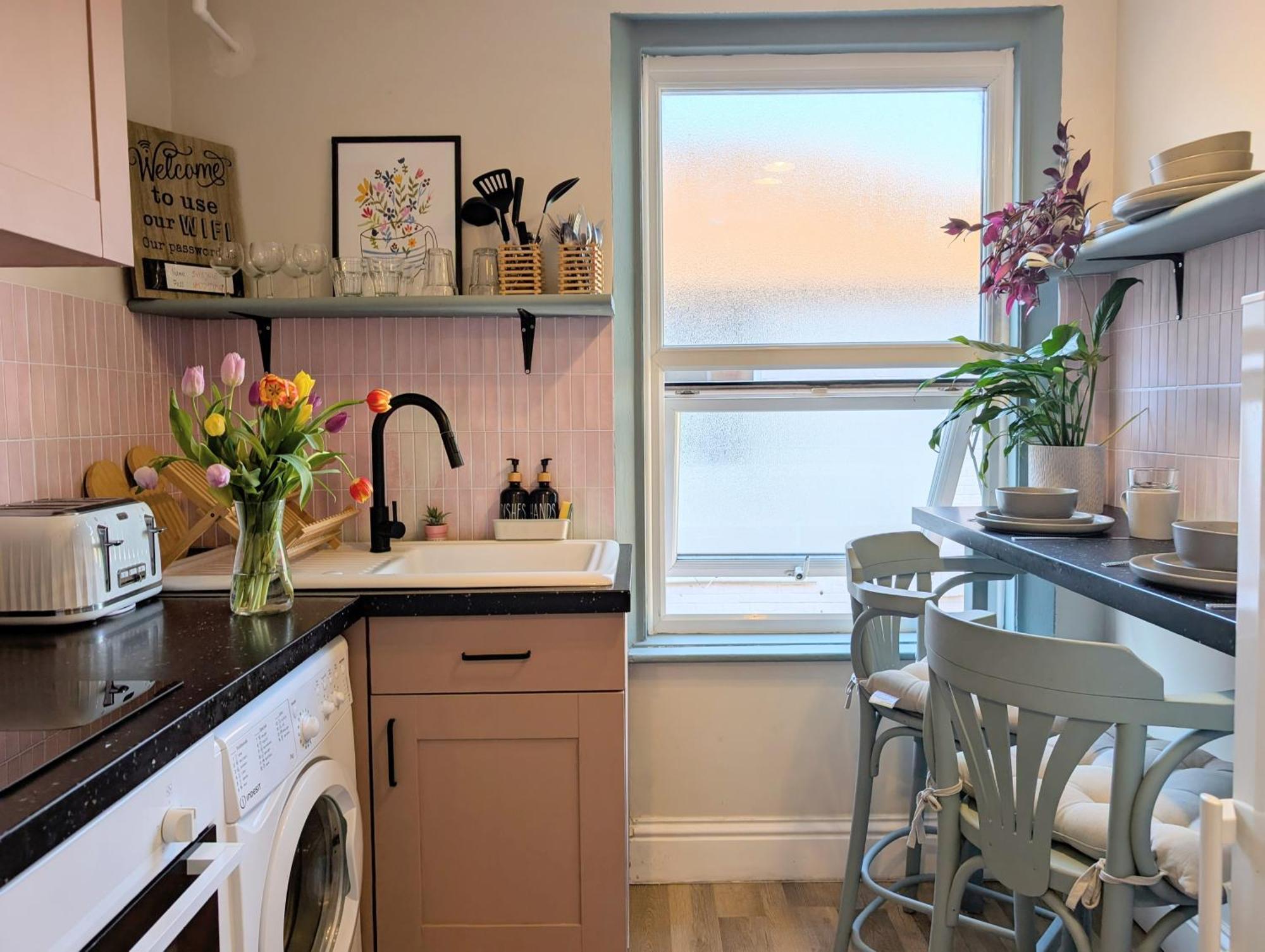 Peacehaven Retreat - 4 Minutes From The Beach! Pet Friendly! 웨이머스만 외부 사진
