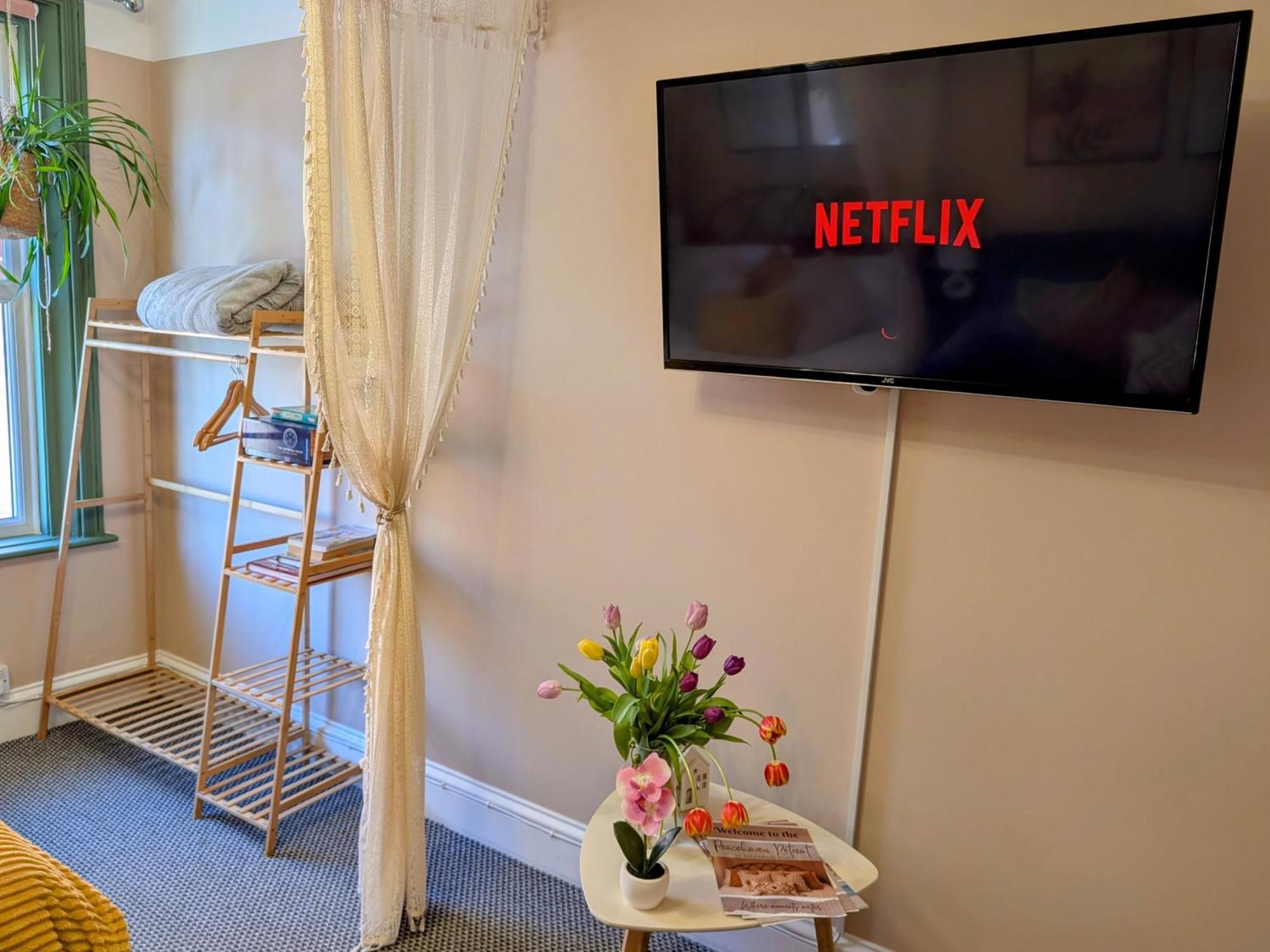 Peacehaven Retreat - 4 Minutes From The Beach! Pet Friendly! 웨이머스만 외부 사진
